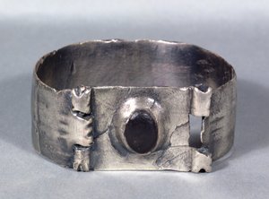 Silver bracelet with inset cabochon garnet, from the Aesica Hoard, Great Chesters, mid 1st to early 2nd century AD by Unbekannt Unbekannt